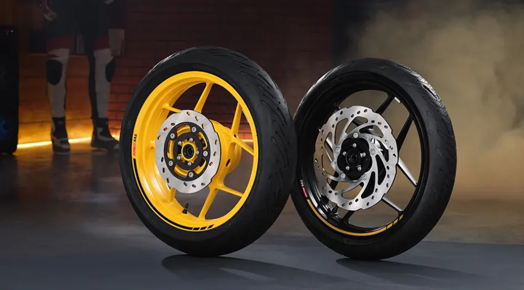 1037x573-8-Spoke-Dual-colored-alloys